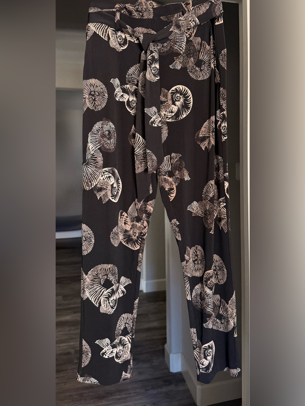 WHBM Nautilus Seashell Design Tapered Pantd